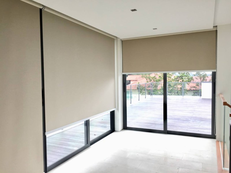 MOTORIZED ROLLER BLINDS WITH BLACKOUT FABRIC