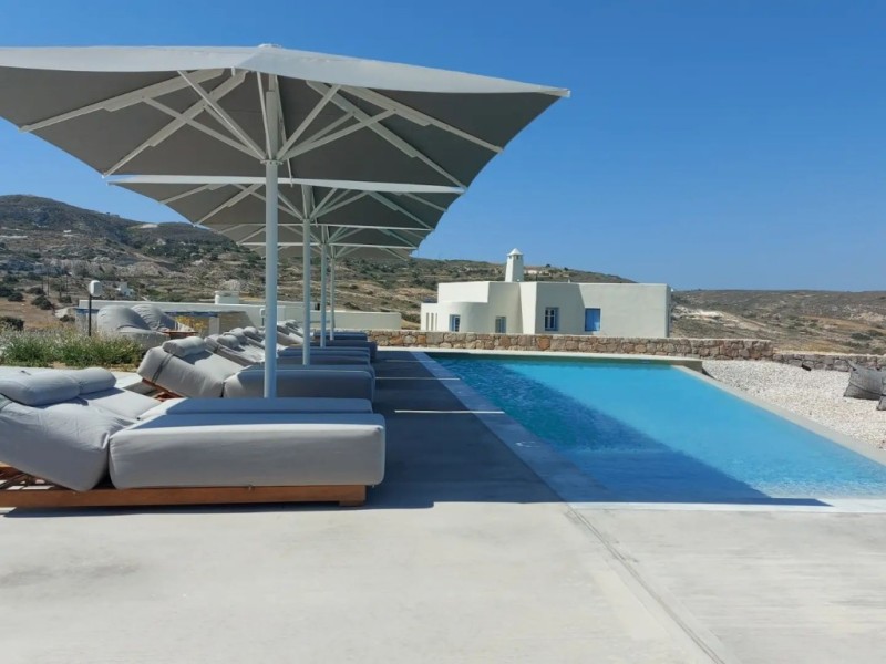 Big-Ben umbrellas @ White Coast Pool Suites, Milos 